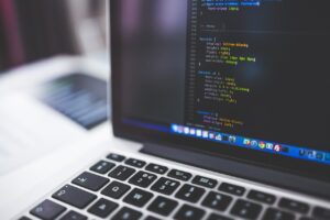 文系未経験からエンジニアになるための最初のステップは？